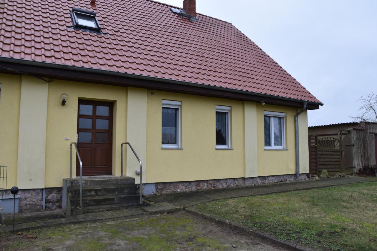 Flora Apartment Galenbeck Екстериор снимка